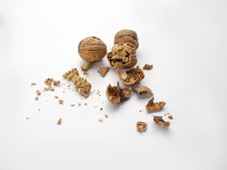 nueces enteras y rotas vistas cenitalmente 3