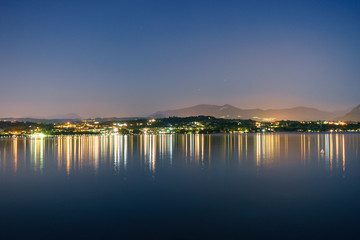 Reflexionen von Licht am Gardasee
