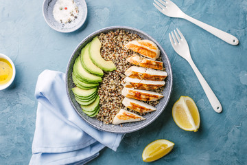 Bowl with quinoa, avocado and chicken
