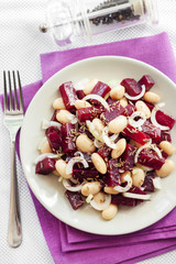 Beetroot salad with white kidney beans, pickles and onion