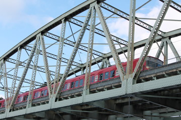 Fototapeta na wymiar 日本　愛知県犬山市　橋と電車