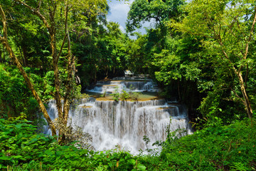 Fototapeta na wymiar Huai Mae Khamin waterfall at Kanchanaburi , Thailand , beautiful waterfall, forest, waterfall with tree background