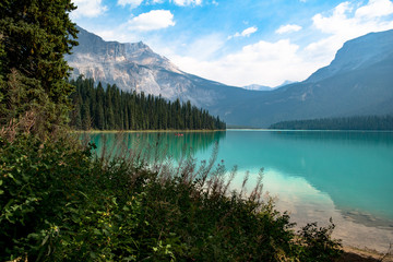 Obraz na płótnie Canvas Awesome view above canadian lake 