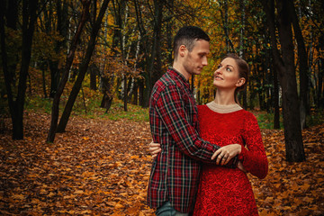 Fototapeta premium Loving couple hugging in the autumn park