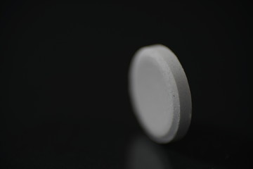 Effervescent tablet with detergent action as a tablet and crushed as a powder
