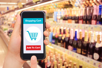 ワイン、シャンパンとスマートフォンとインターネットショッピング　wine, champagne, smartphone and internet shopping