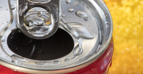 Lata de refrigerante aberta