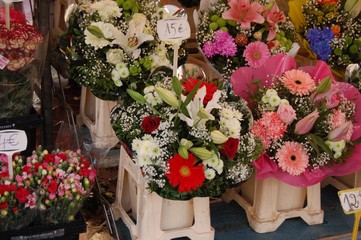 Fototapeta na wymiar Nice marché aux fleurs