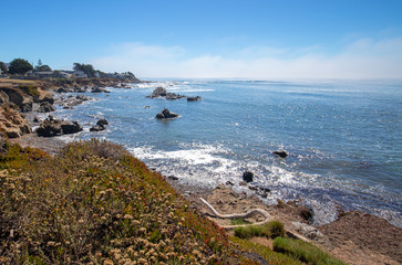 Fototapeta na wymiar Rocky Central California coastline at Cambria California United States