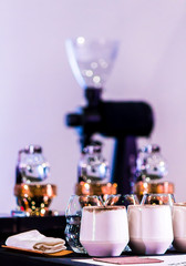 Obraz na płótnie Canvas Showcase Syphon Coffee maker by syphonist./ Syphon Coffee or Vacuum Coffee is full immersion tasteful, this picture show hot coffee ready to drink.