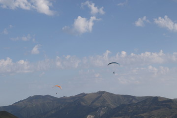 Paragliders into high mountains