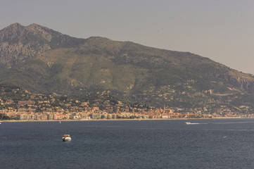 Obraz premium Panoramic view of the gulf of Menton and Cap Martin in a summer day
