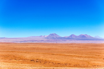 Fototapeta na wymiar Algún lugar en el desierto de San Pedro de Atacama en el norte de Chile
