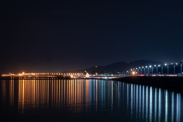 Obraz premium Street lights by the sea