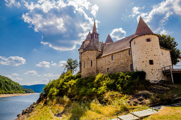 Naklejka premium Le Château de Val et le Lac de Bort