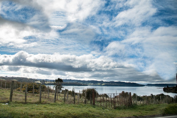 Hermoso paisaje de cielo con nubes y luz del sol