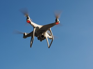 Drohne - Quadrocopter