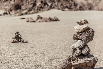 Group of stones placed one on top of the other on the right side of the photo in the middle of a desert