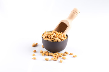 peanut nuts salt in bowl