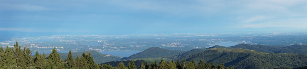 Fototapeta na wymiar Panorama Montagneux