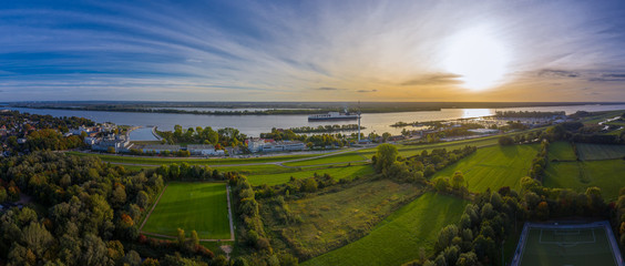 Wedel bei Sonnenuntergang, Luftaufnahme 