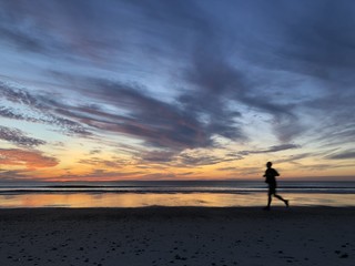 Fototapeta na wymiar Morning run on the beach