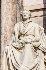 Statue an der Semperoper Dresden