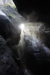 Dans la grotte