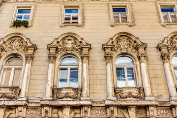 Fototapeta na wymiar Dekorative Häuserfassade im Barock-Baustil