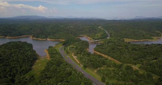 VIADUTO REPRESA DO CAPIVARI DRONE PARADO PARANA SANTA CATARINA BRASIL