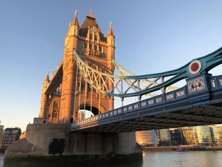 Fototapeta na wymiar Sunrise on Tower Bridge
