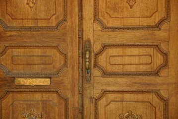 retro door handle on a brown old wooden door