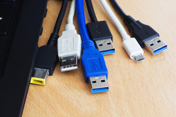Cables and laptop © karichs