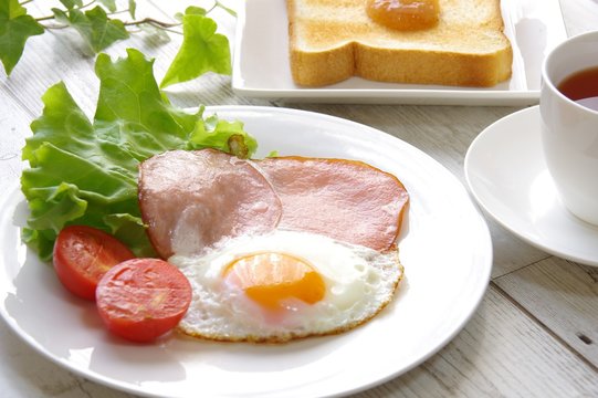 ハムエッグの朝食　Breakfast Of Ham And Eggs