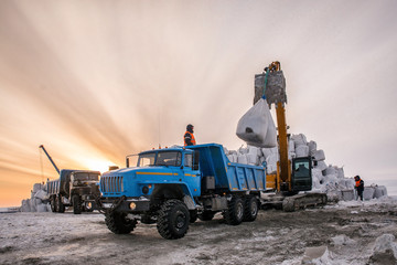 The equipment works in arctic conditions, earthworks, heavy machinery.