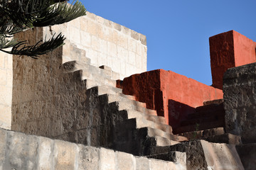 Gradas y muros de sillar-Convento de Santa Catalina