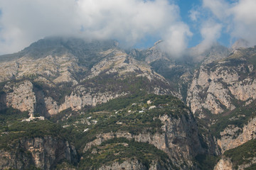 Fototapeta na wymiar Villaggio di montagna sulla costiera Amalfitana