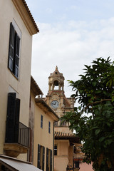 Rathaus am Placa de Constitucio in der Altstadt von Alcudia