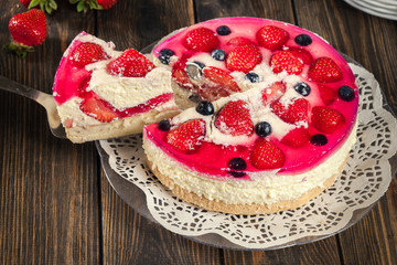 Cheesecake with strawberries, blueberry and jelly