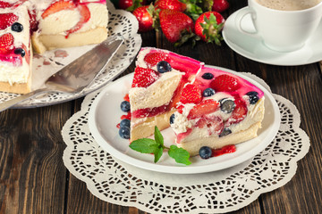 Cheesecake with strawberries, blueberry and jelly