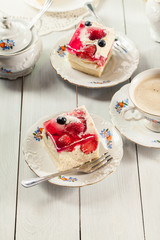 Cheesecake with strawberries, blueberry and jelly