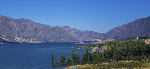 Panoramica del Lago Potrerillos in Argentina