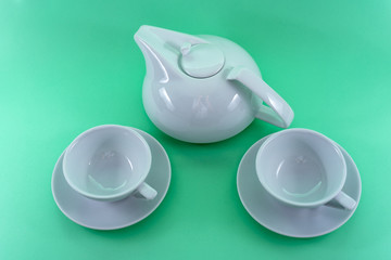 Kaffeegeschirr Bauhaus grüner Hintergrund
