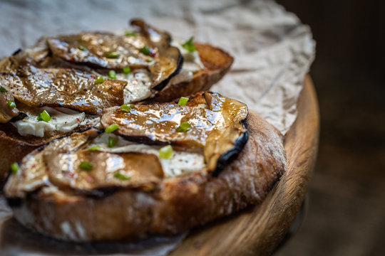 Bruschetta with porcini mushrooms and soft cheese