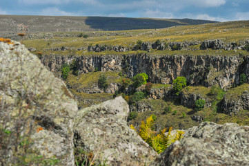 Fototapeta na wymiar Dashbashi Canyon and Khrami river in Tsalka region, Georgia