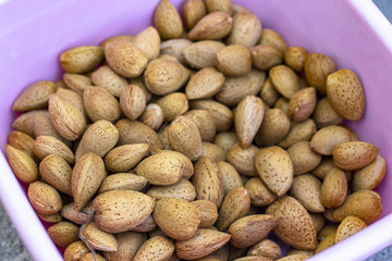 Obraz premium Perspective colorful shoot of cracked tasty fresh almonds