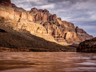 Fototapeta na wymiar sunrise in the grand canyon by the river