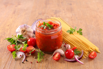 tomato sauce and spaghetti