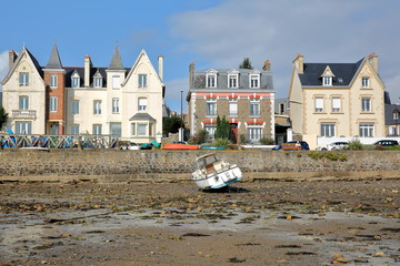 Traditional house facades viewed from the beach Solidor at Saint Servan at low tide, Saint Malo,...
