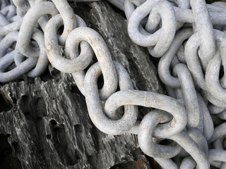 chain on the rock